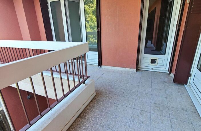 GAGNY CENTRE -  APPARTEMENT 3P LUMINEUX -TERRASSE — photo 2