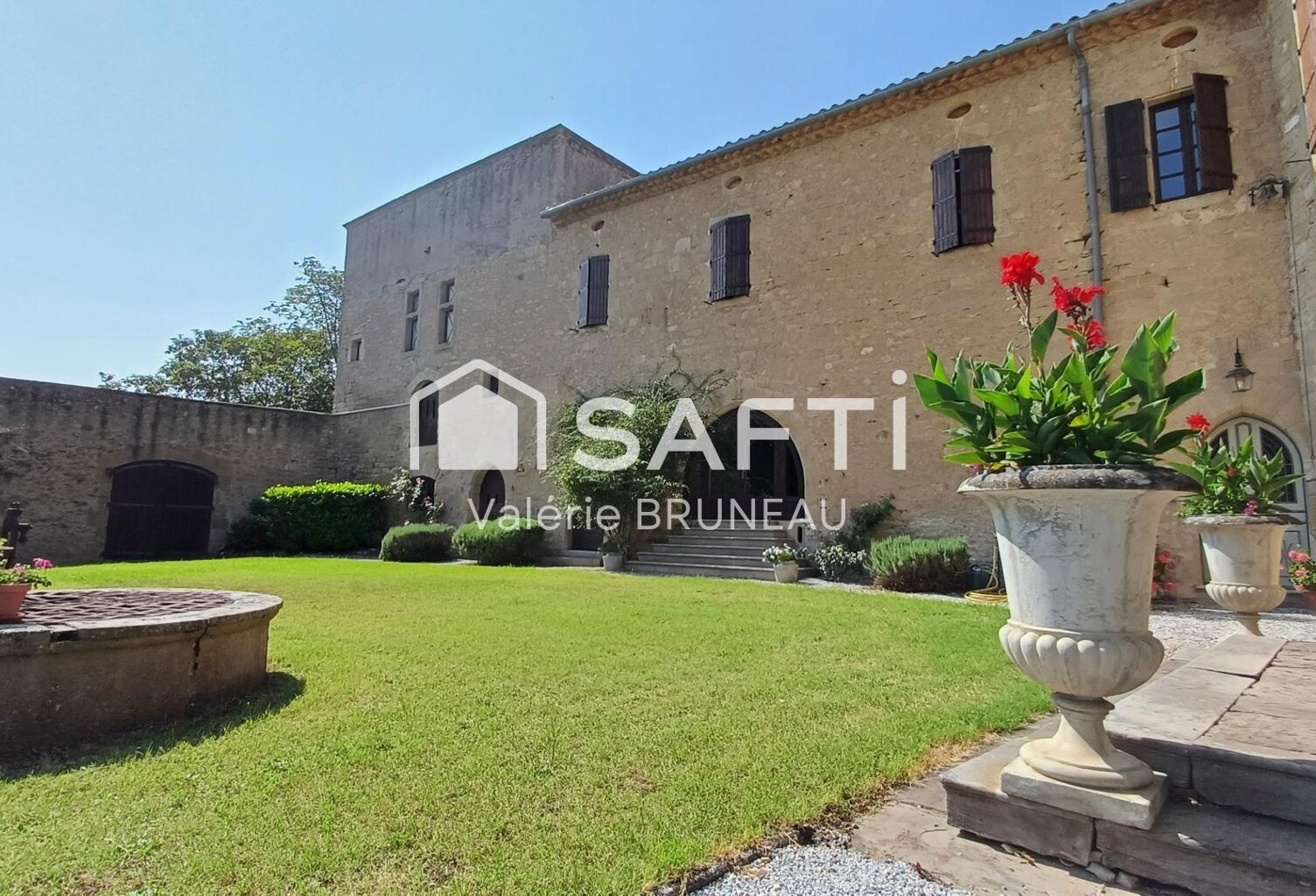 CHATEAU MEDIEVAL RENOVE 730M2 / Gîtes / Piscine / 2Ha de terrain — photo 1