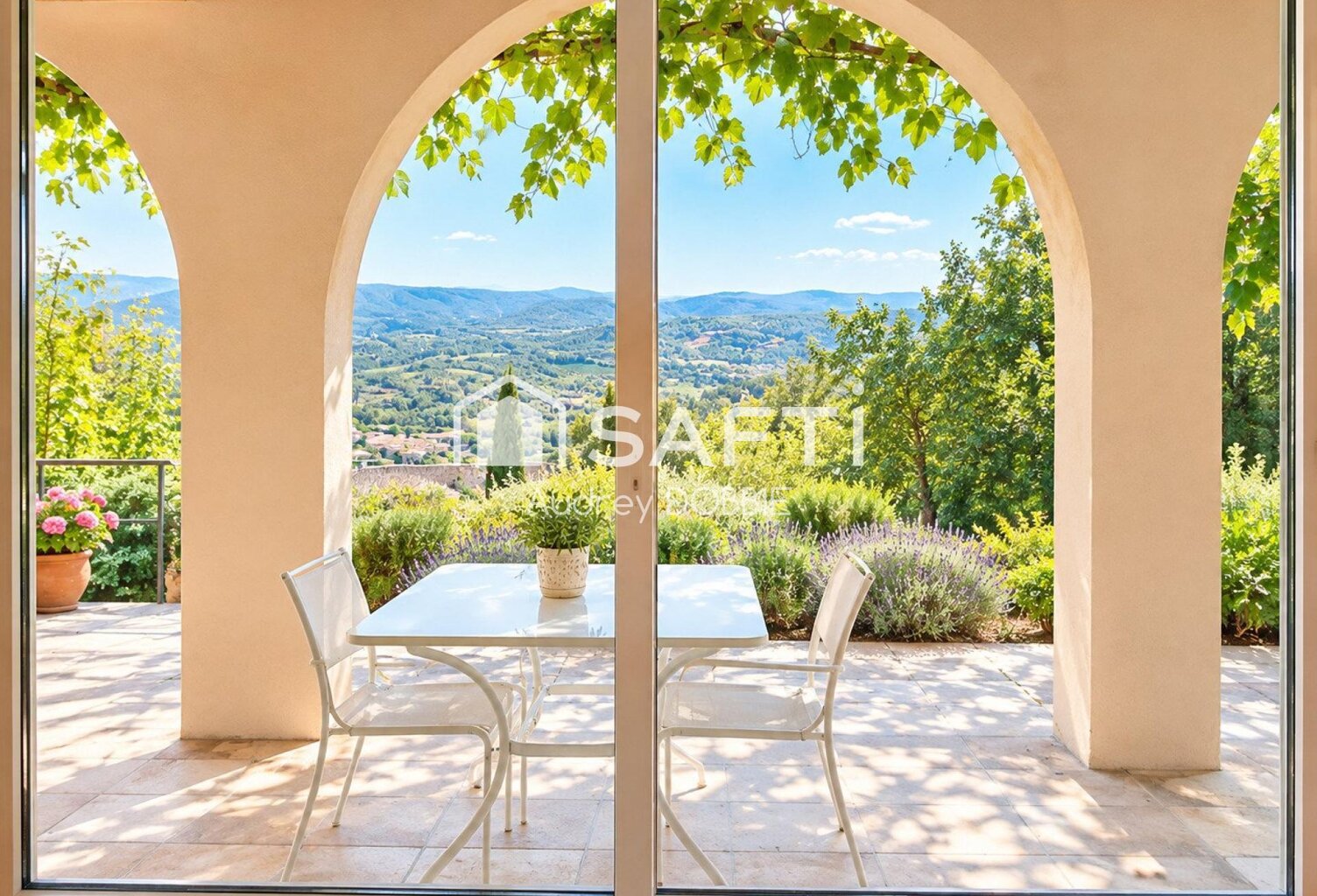 07140 : Villa avec piscine et vue panoramique sur une terrain de 5825m² — photo 1