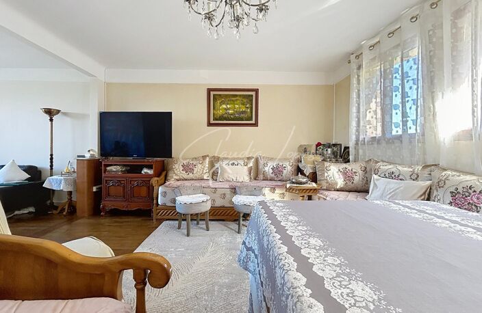 MAISON FAMILIALE A FORT POTENTIEL - 6 CHAMBRES — photo 3