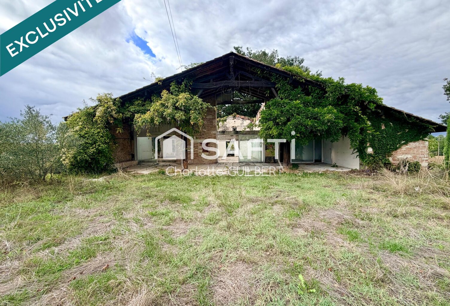 Bâtisse en pierre à rénover sur 2,4 hectares — photo 1