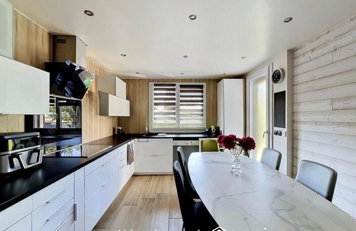 MAISON FAMILIALE DE 149 m² — photo 4