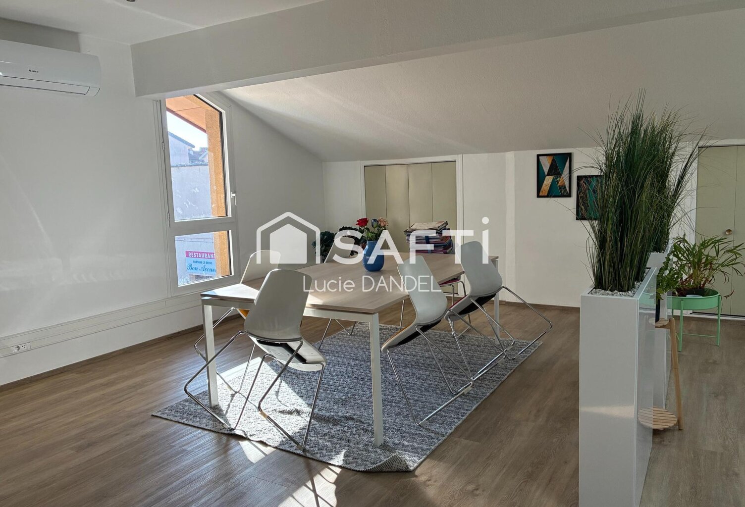 Bureau à louer de 158m² — photo 1