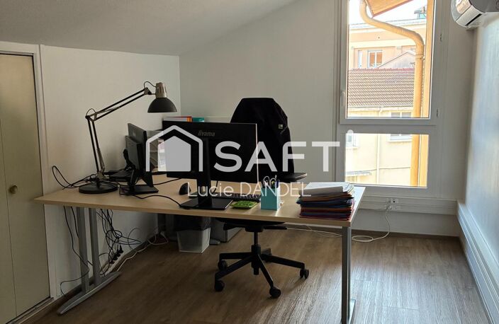 Bureau à louer de 158m² — photo 3