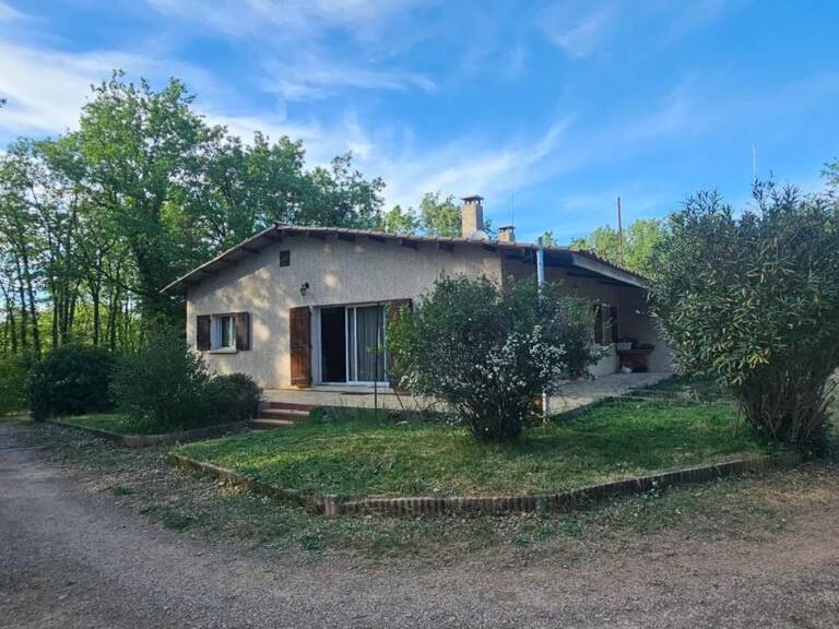 Maison de plain pied de 200 m² comprenant de habitations sur 12 000 m² (terrain agricole) — photo 1