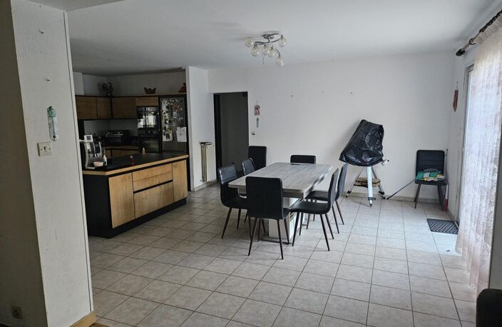 Maison de plain pied de 200 m² comprenant de habitations sur 12 000 m² (terrain agricole) — photo 3