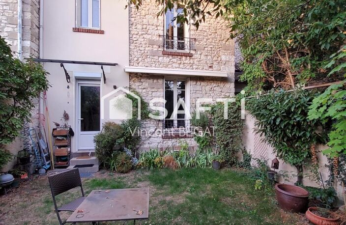 FONTAINEBLEAU. Quartier résidentiel maison en pierre — photo 3