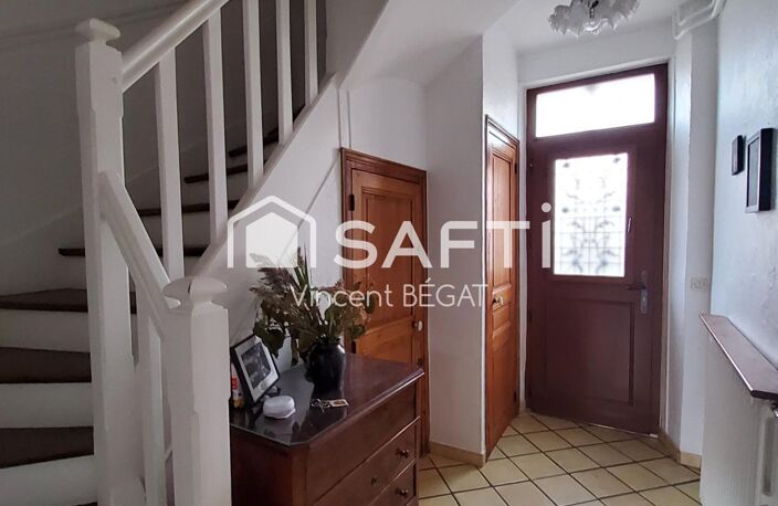 FONTAINEBLEAU. Quartier résidentiel maison en pierre — photo 5