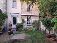 FONTAINEBLEAU. Quartier résidentiel maison en pierre — photo 2