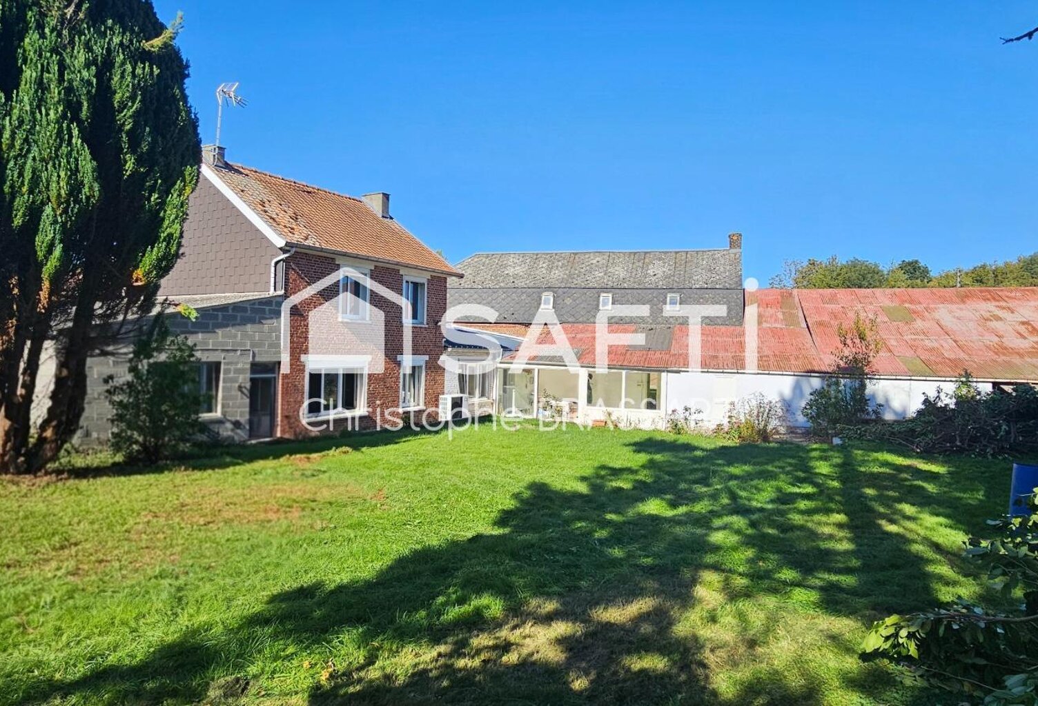 IZEL-LÈS-HAMEAUX  ENSEMBLE IMMOBILIER AU POTENTIEL EXCEPTIONNEL SUR ENVIRON 2 800 M² ! — photo 1