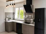 Maison familiale de 100 m² à Auneau  4 chambres, jardin et terrasse  Située à Auneau-Bleury-Saint-Symphorien (28700), dans un environnement agréable et pratique au quotidien, cette maison construite en 2014 offre un cadre de vie idéal pour une famille à la recherche de confort et de fonctionnalité.  Édifiée sur un terrain de 426 m², cette maison d'environ 100 m² habitables propose une organisation particulièrement appréciable, avec une chambre au rez-de-chaussée et trois chambres supplémentaires à l'étage.  Au rez-de-chaussée :  * Une pièce de vie lumineuse et conviviale, ouverte sur la terrasse et le jardin. * Une cuisine aménagée et équipée. * Une chambre avec salle d'eau privative et douche à l'italienne. * Des espaces fonctionnels pour faciliter le quotidien.  À l'étage :  * Trois chambres offrant de belles possibilités pour accueillir enfants, famille ou aménager un bureau. * Une salle de bains avec douche.  À l'extérieur : Vous profiterez d'un jardin agréable et d'une terrasse, parfaits pour les repas en plein air et les moments de détente en famille. Un espace de stationnement couvert complète les aménagements extérieurs, sous réserve de confirmation de sa configuration exacte.  Un emplacement pratique au quotidien  Commerces, écoles, services et gare sont accessibles à proximité. La commune permet également de rejoindre les principaux axes routiers pour faciliter vos déplacements.  Construite en 2014 et bénéficiant d'un bon diagnostic de performance énergétique, cette maison réunit des atouts recherchés : quatre chambres, une chambre au rez-de-chaussée, un extérieur agréable et une conception fonctionnelle.  Une maison à découvrir pour concrétiser votre projet familial !  Pour plus d'informations ou organiser une visite, contactez-moi.  Emmanuel CAMBRAY  Conseiller en immobilier SAFTI — photo 4