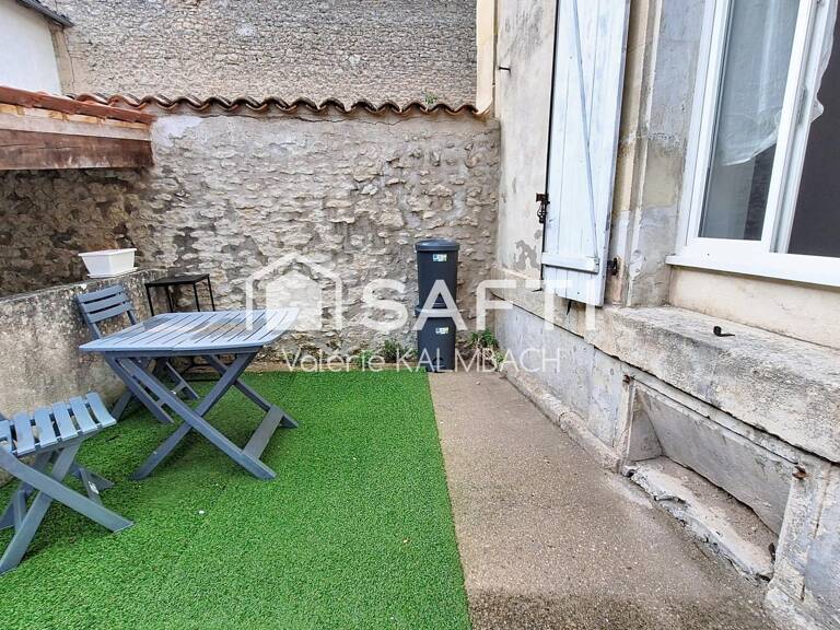 Maison de Ville avec extérieur — photo 1