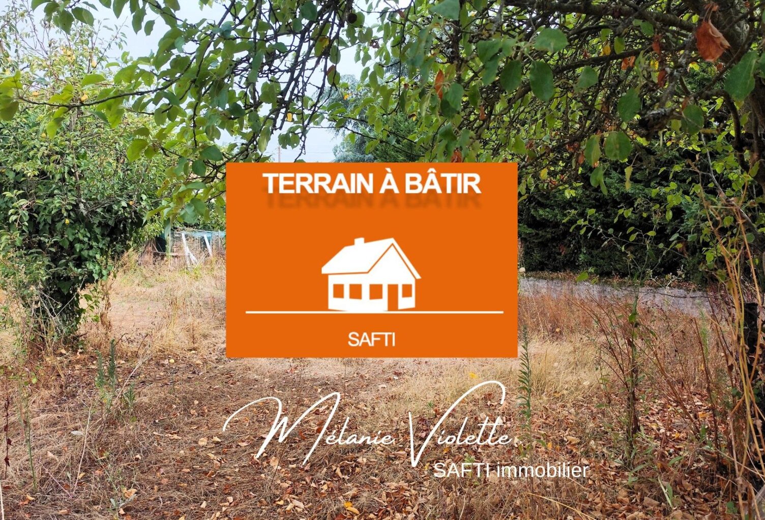 Terrain constructible de 528m² à Mareuil-sur-Lay-Dissais — photo 1