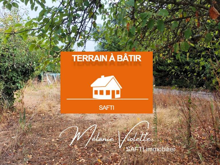 Terrain constructible de 528m² à Mareuil-sur-Lay-Dissais — photo 1