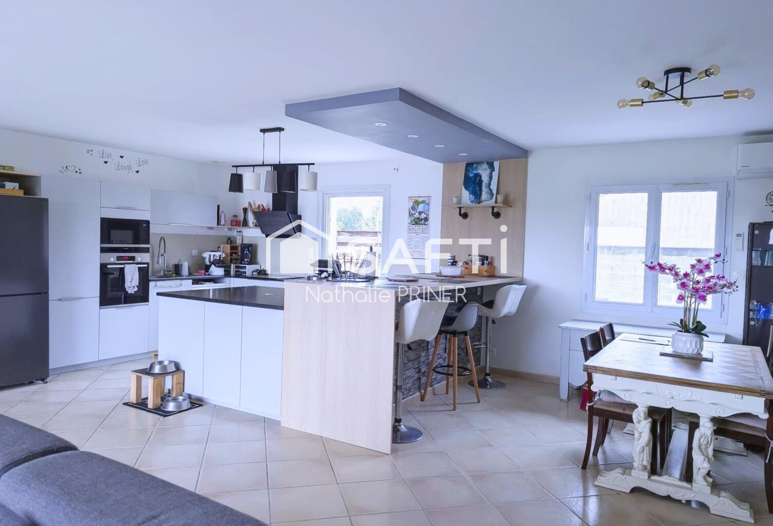 Spacieuse maison de 205 m² avec grand garage. — photo 1