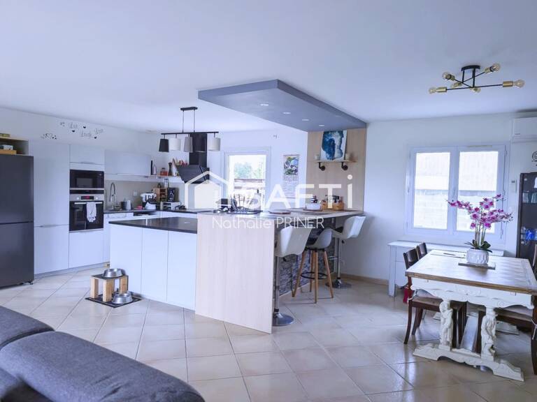 Spacieuse maison de 205 m² avec grand garage. — photo 1