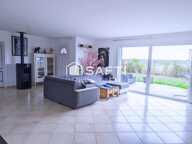 Spacieuse maison de 205 m² avec grand garage. — photo 3