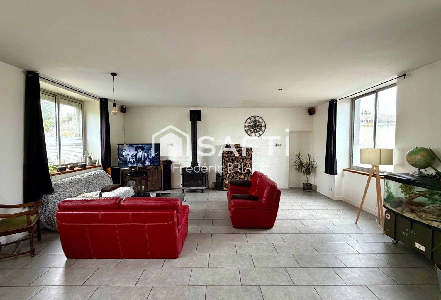 Le-Champ-Saint-Père. Maison 110m2. garage, préau. — photo 1