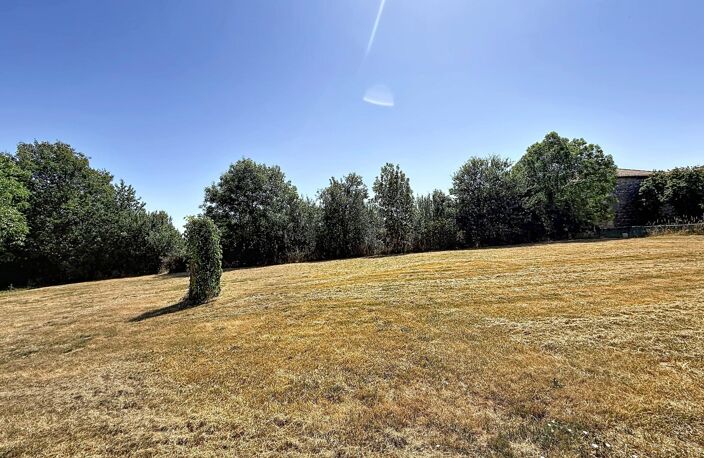Joli terrain plat et clôturé — photo 3