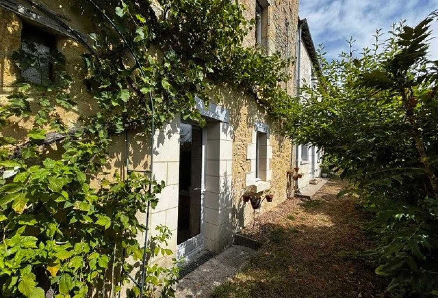 Cachet, rareté, au pied du château de Montrésor ! — photo 1