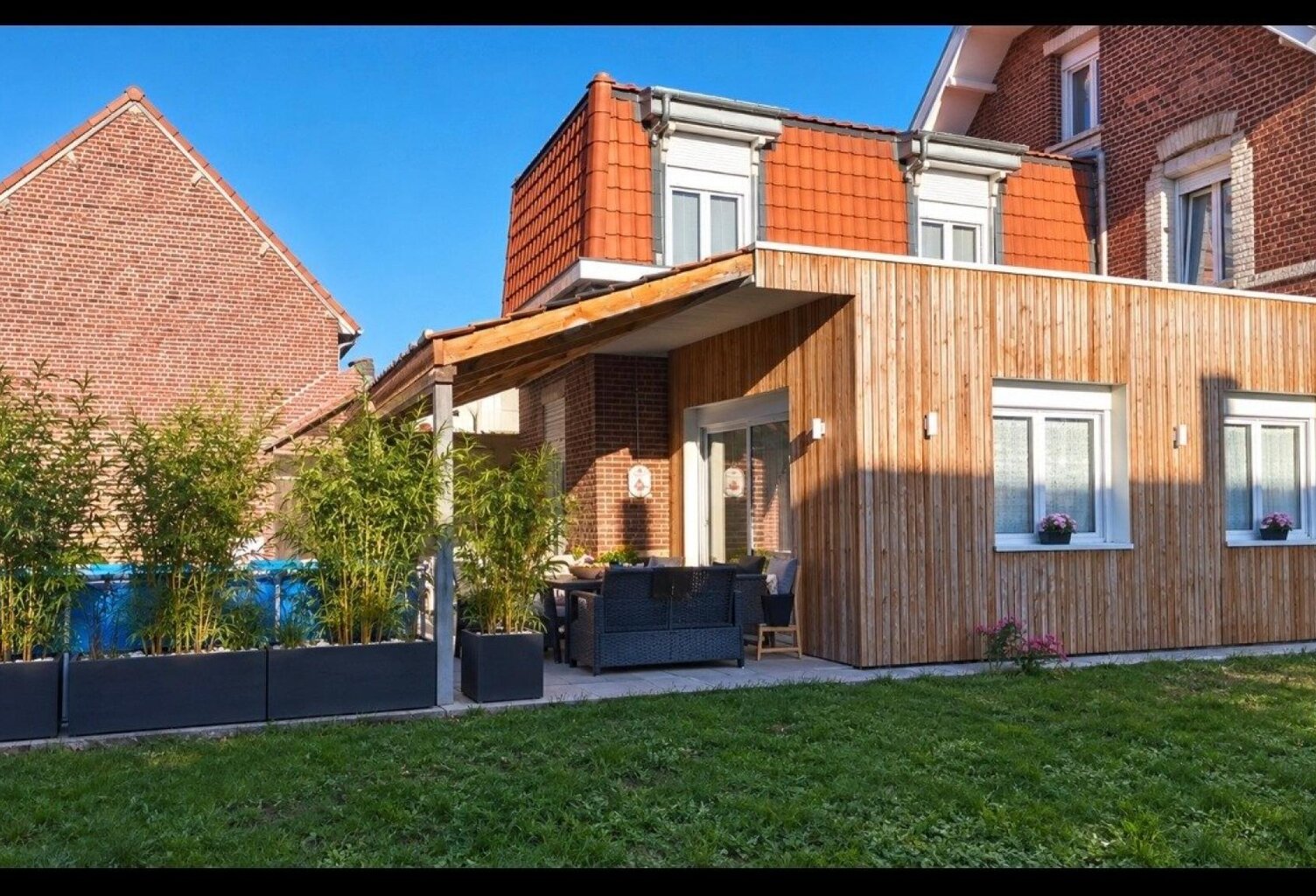 Maison individuelle de caractère  140 m²  4 chambres  Terrain de 625 m² Venez découvrir cette belle maison ancienne individuelle datant de 1934, offrant environ 150 m² habitables sur une parcelle de 625 m². — photo 1