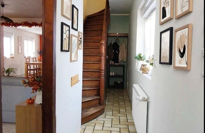 Maison individuelle de caractère  140 m²  4 chambres  Terrain de 625 m² Venez découvrir cette belle maison ancienne individuelle datant de 1934, offrant environ 150 m² habitables sur une parcelle de 625 m². — photo 5