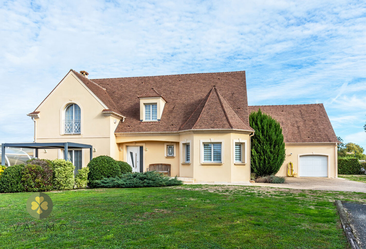 MAISON 260 m2 AVEC PISCINE COUVERTE — photo 1