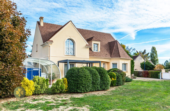 MAISON 260 m2 AVEC PISCINE COUVERTE — photo 2