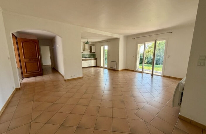 MAISON T6 AVEC TERRASSE ET BEAU JARDIN A VENDRE SUR EGUILLES — photo 3