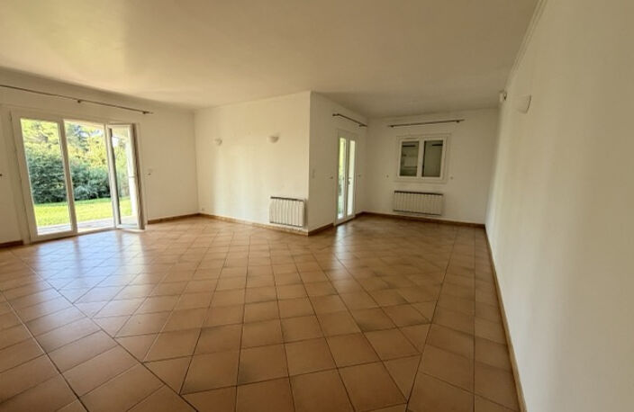 MAISON T6 AVEC TERRASSE ET BEAU JARDIN A VENDRE SUR EGUILLES — photo 5