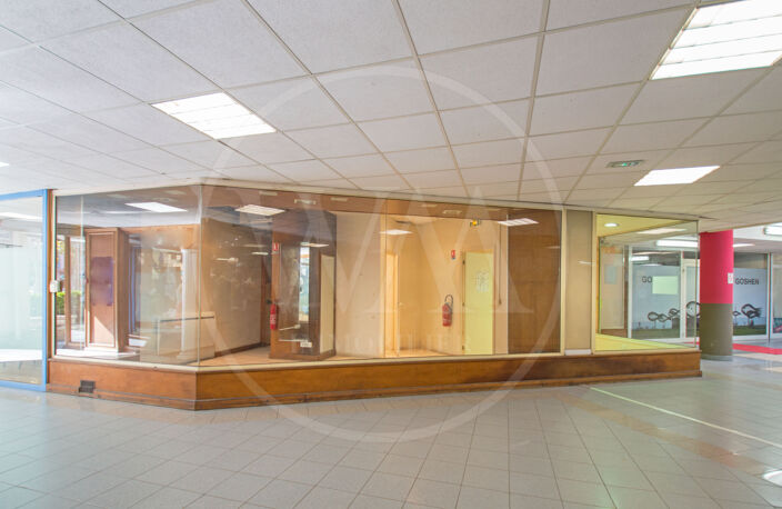 MURS COMMERCIAUX LIBRES-CAGNES CENTRE VILLE-99000 EUR — photo 2