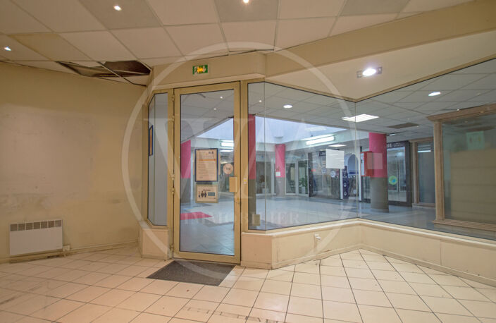 MURS COMMERCIAUX LIBRES-CAGNES CENTRE VILLE-99000 EUR — photo 4