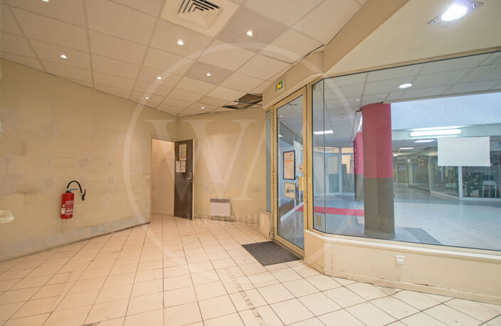 MURS COMMERCIAUX LIBRES-CAGNES CENTRE VILLE-99000 EUR — photo 5