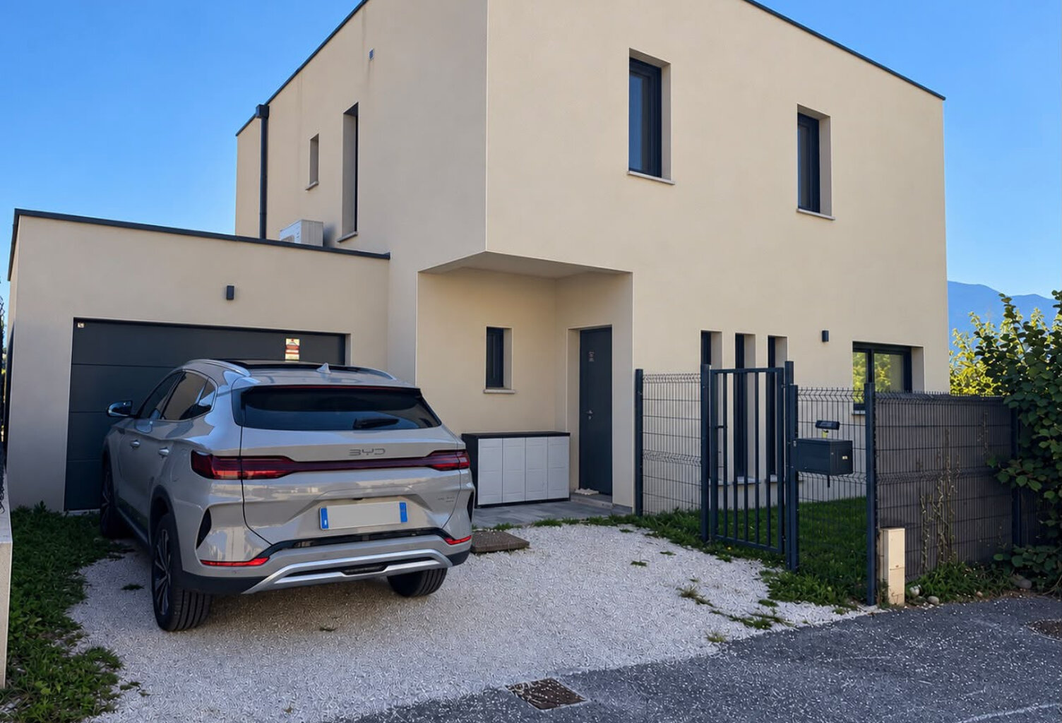 Villa 4 pièces pour investir à Tullins avec LYSI IMMOBILIER — photo 1
