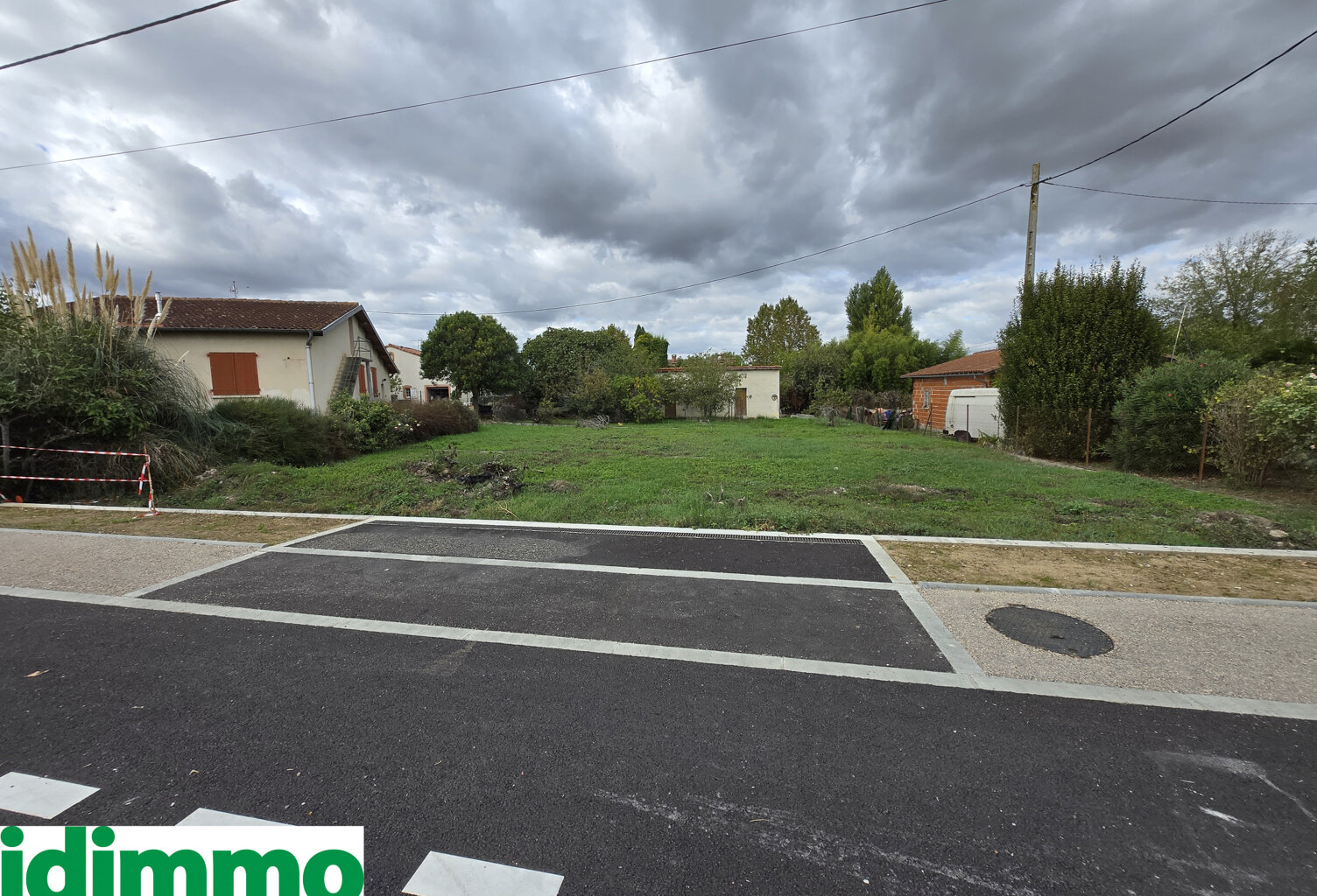 AUTERIVE-Terrain constructible 800 m2 viabilisé — photo 1