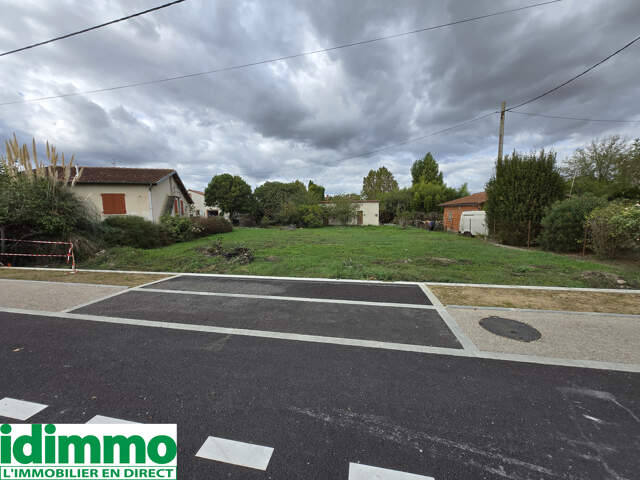 AUTERIVE-Terrain constructible 800 m2 viabilisé — photo du bien
