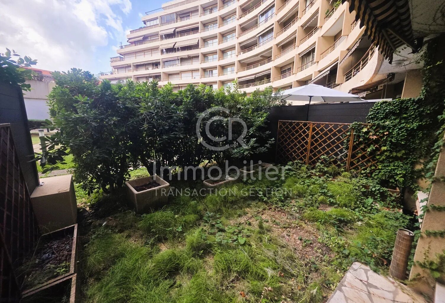 STUDETTE A RENOVER - 200M DES PLAGES - IDEAL LOC COURTE DUREE — photo 1