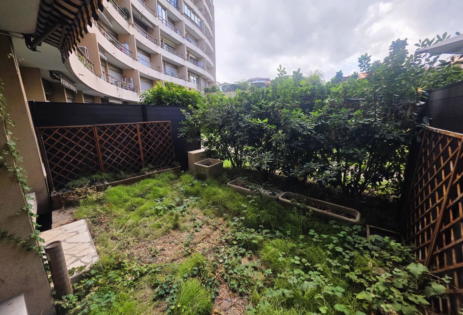 STUDETTE A RENOVER - 200M DES PLAGES - IDEAL LOC COURTE DUREE — photo 1