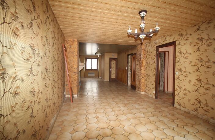 ORBEIL – Maison en pierre de 159 m² avec cour, jardin et véranda — photo 5