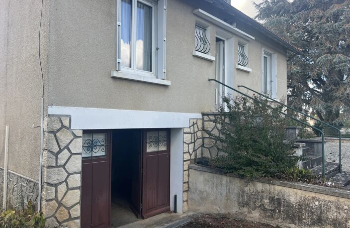 Maison avec sous-sol complet et jardin clos à proximité du centre de Lussac-les-Châteaux — photo 2