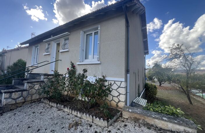 Maison avec sous-sol complet et jardin clos à proximité du centre de Lussac-les-Châteaux — photo 3
