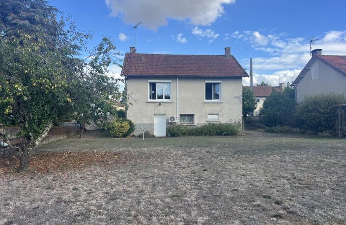 Maison avec sous-sol complet et jardin clos à proximité du centre de Lussac-les-Châteaux — photo 4