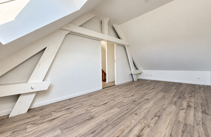 ERCHES - PAVILLON INDIVIDUEL SEMI MITOYEN - 4 CHAMBRES - DEP — photo 2