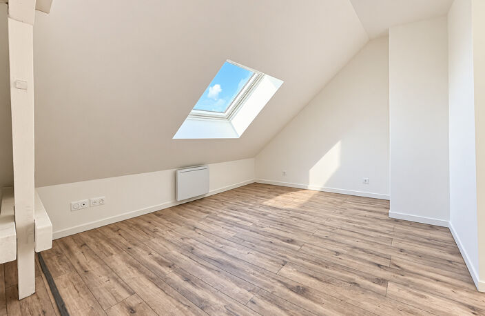 ERCHES - PAVILLON INDIVIDUEL SEMI MITOYEN - 4 CHAMBRES - DEP — photo 3