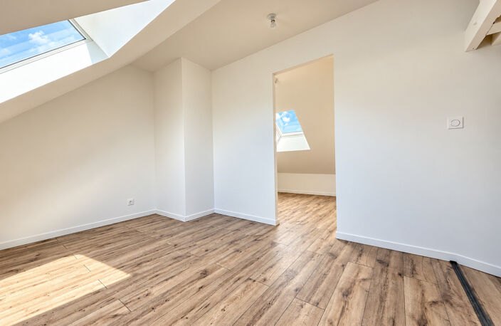 ERCHES - PAVILLON INDIVIDUEL SEMI MITOYEN - 4 CHAMBRES - DEP — photo 4