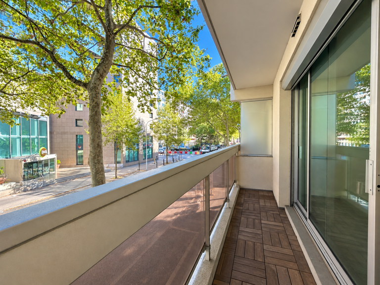 T1 AVEC BALCON PROCHE UNIVERSITE LYON 3 JEAN MOULIN — photo 1