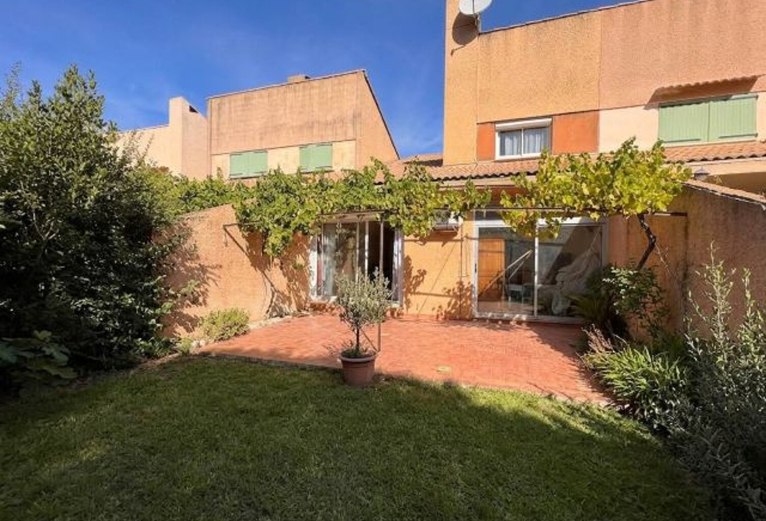 MAISON T5 AVEC JARDIN ET GARAGE A VENDRE SUR PEYROLLES EN PR — photo 1