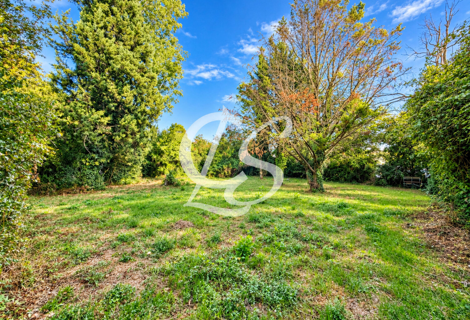 RARE À LA VENTE   TERRAIN 1 070 M2 AVEC PERMIS DE CONSTRUIRE — photo 1