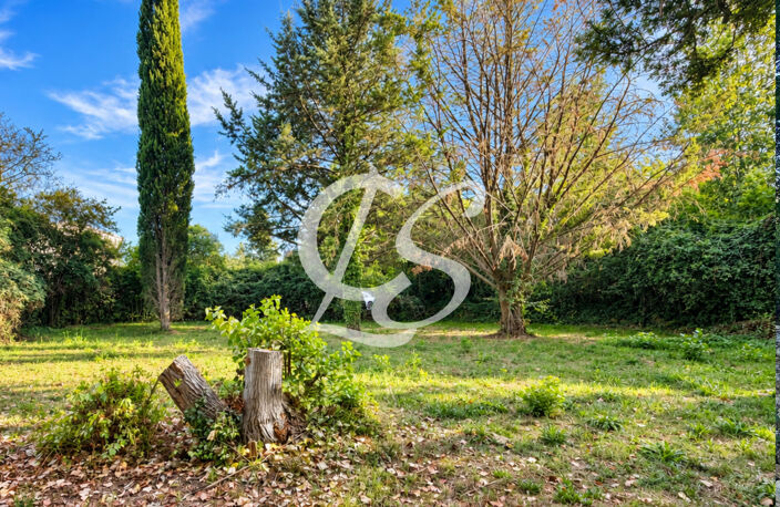RARE À LA VENTE   TERRAIN 1 070 M2 AVEC PERMIS DE CONSTRUIRE — photo 3