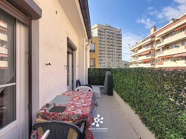 Saint-Roch – 3 pièces dernier étage traversant avec balcon filant et terrasse — photo du bien